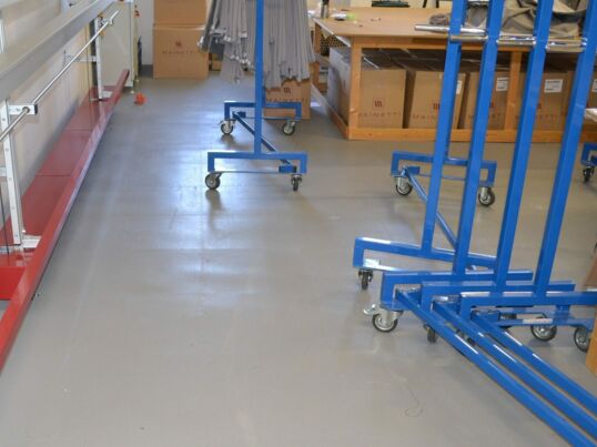 Nähwerkstatt mit Fortelock Easyclick Industry in Grau