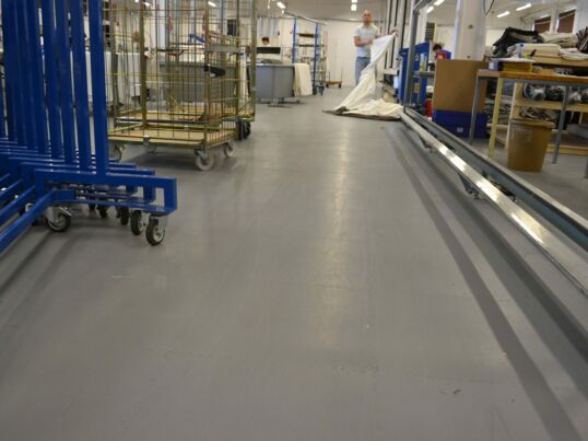 Nähwerkstatt mit Fortelock Easyclick Industry in Grau